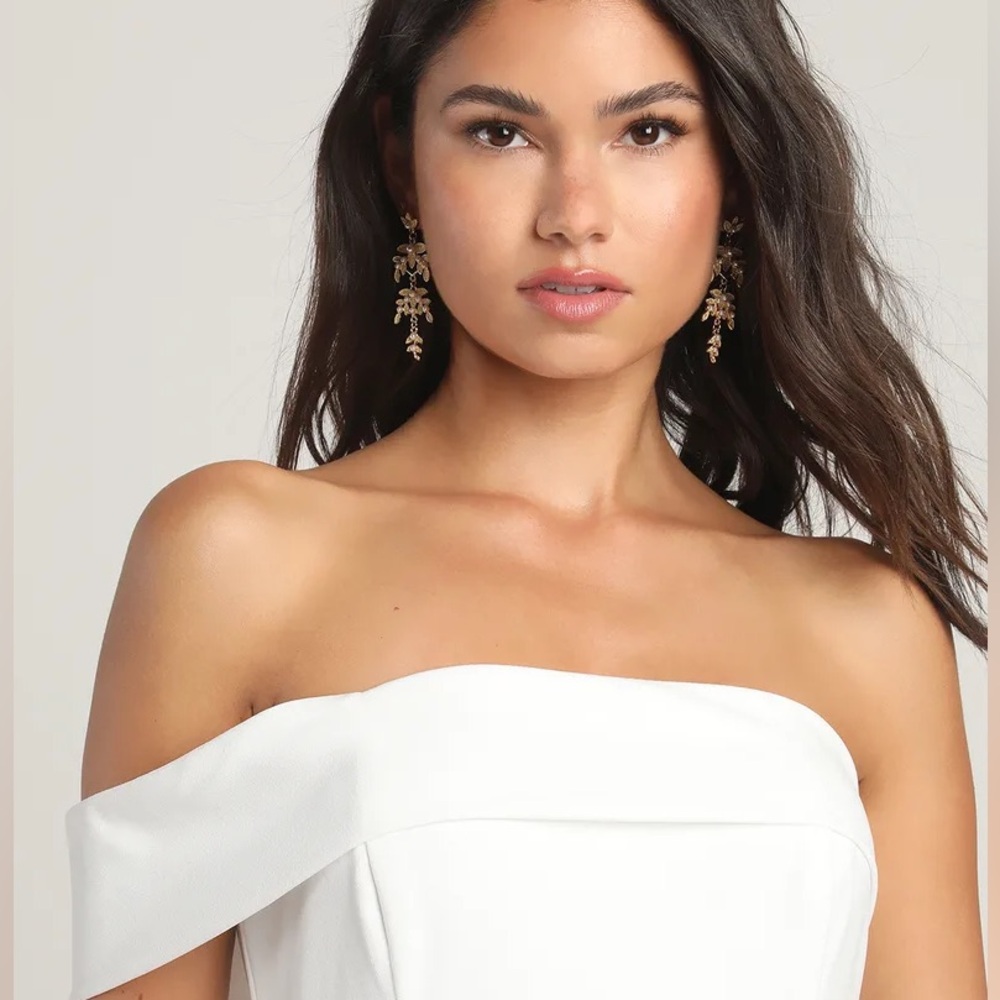 Sweet Elegance White Off-the-Shoulder Asymmetrical Midi Dress Small